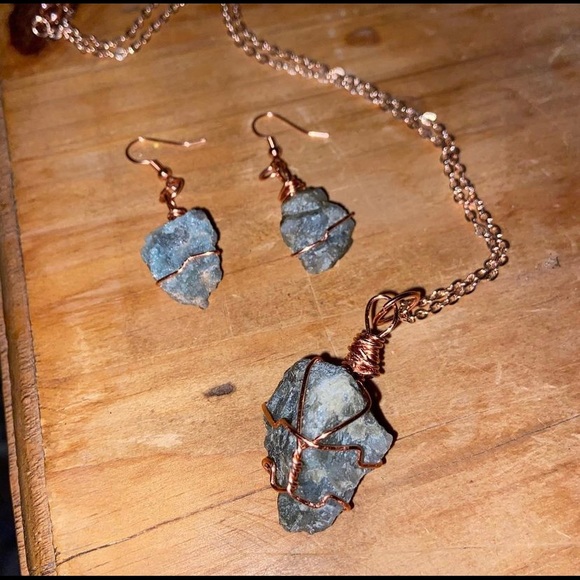 Jewelry Set - Picture 1 of 2